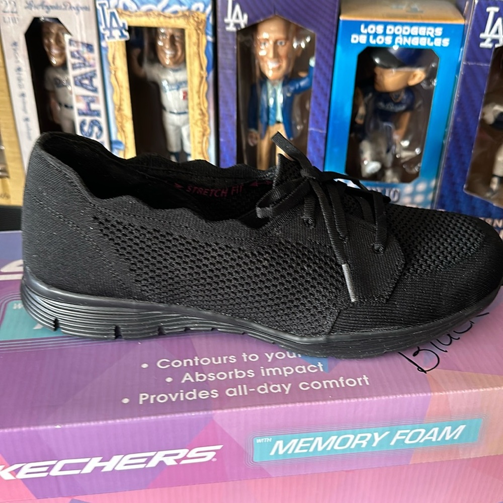 Sketchers blacks slide in 9